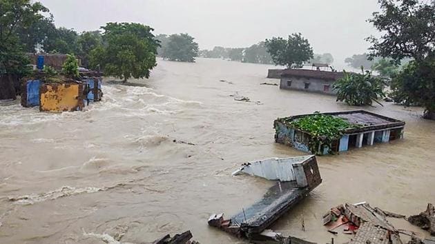 MP: Heavy Rain Floods 1,171 Villages With Three People Stranded Atop Tree  And Five Others Rescued