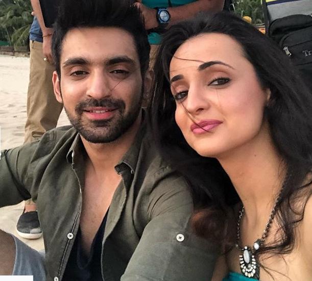 Latest Buzz: Kalire actor Arijit Taneja to romance Sanaya Irani details  revealed