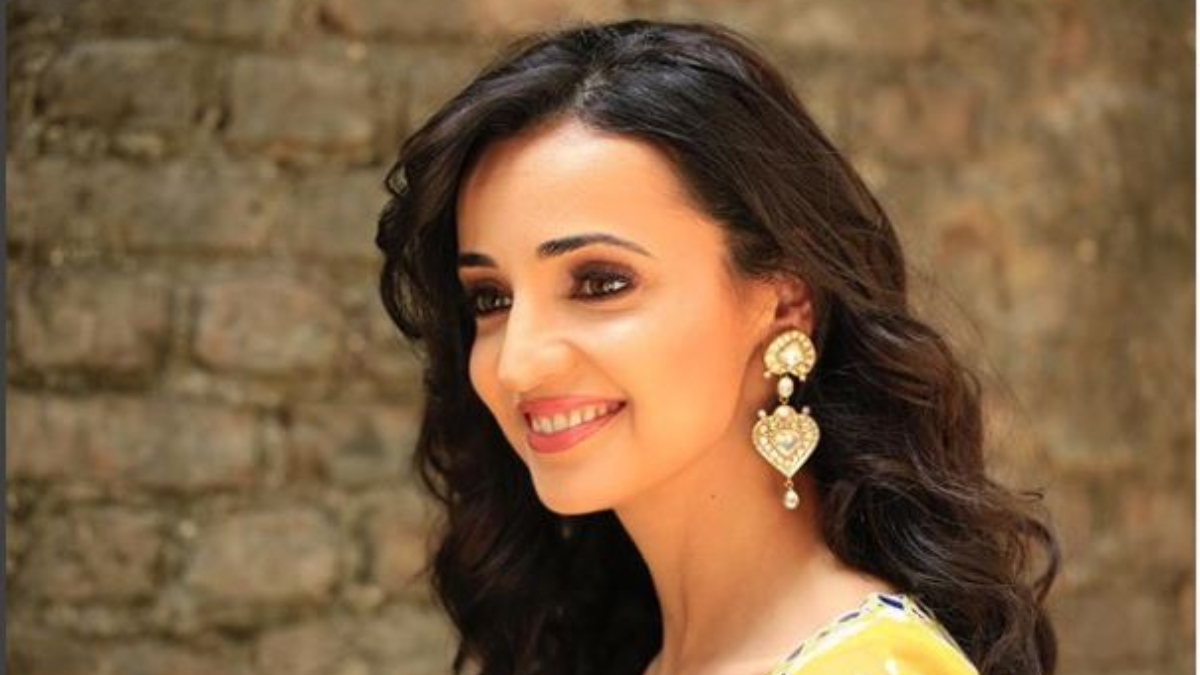 Sanaya Irani age, height, weight, boyfriend/husband, net worth, movies, hit  songs - NewsX World