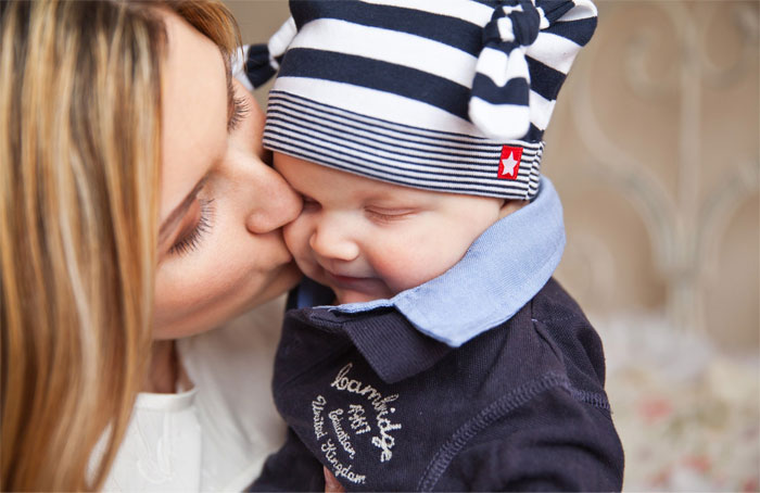 Woman Kisses Her Baby In Front Of MIL While She’s Not Allowed To, Gets Asked To Stop But Refuses – Premium Beauty AI