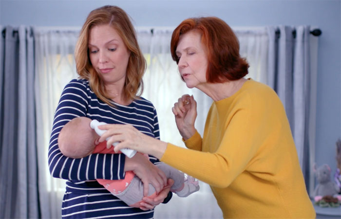 Woman Kisses Her Baby In Front Of MIL While She's Not Allowed To, Gets Asked To Stop But Refuses Woman Kisses Her Baby In Front Of MIL While She's Not Allowed To, Gets Asked To Stop But Refuses